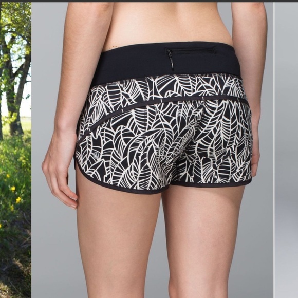 LULULEMON Speed Up Shorts‎ 3” In Pretty Palm Black Angel Wing Black Size 6 - Picture 2 of 10